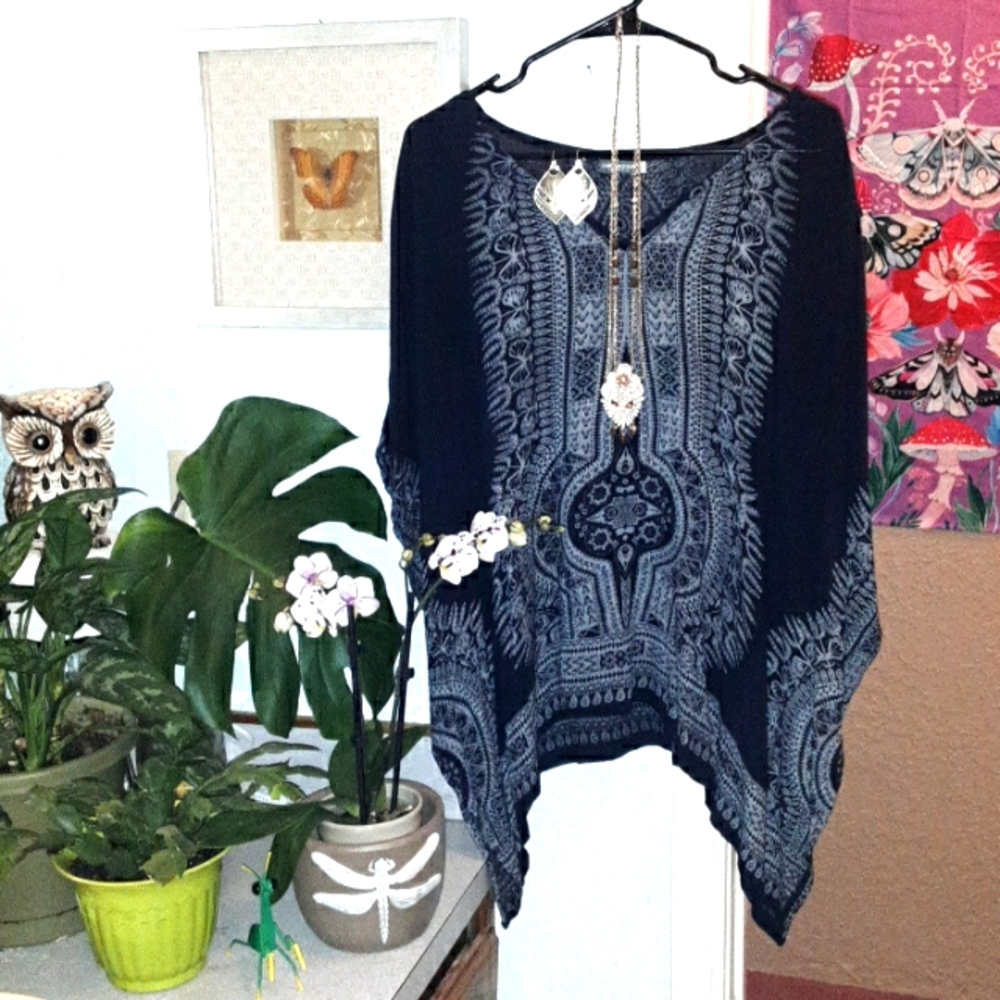 Boho Bundle😀🌸🌼 Earthbound M womens boho poncho/top with earrings and necklace